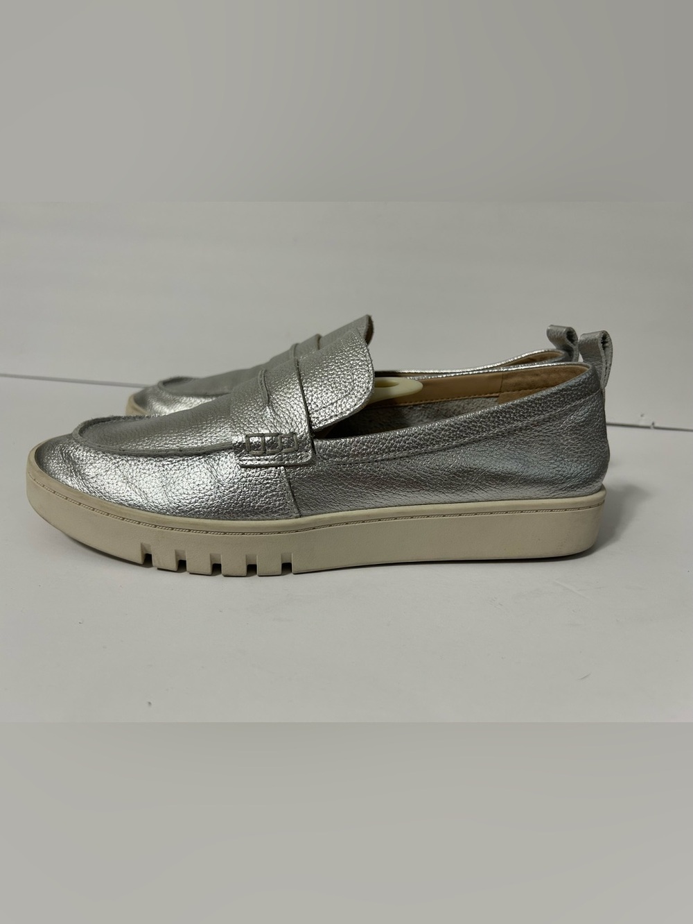 Vionic Chantel Metallic Silver Leather Penny Loafers Womens 10 Orthotic Slip On - Picture 5 of 12